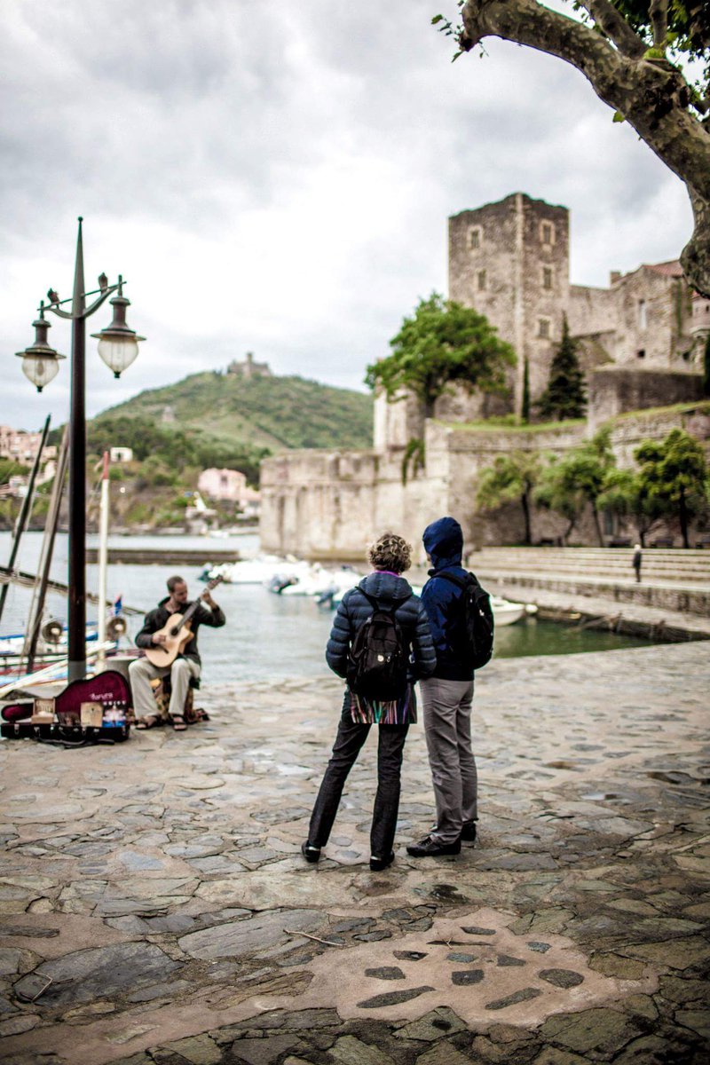 exploragrapher's tweet photo. Collioure, France. #travel #busker #france #collioure #streetphotography #exploragrapher https://t.co/kgCcsrMfrC