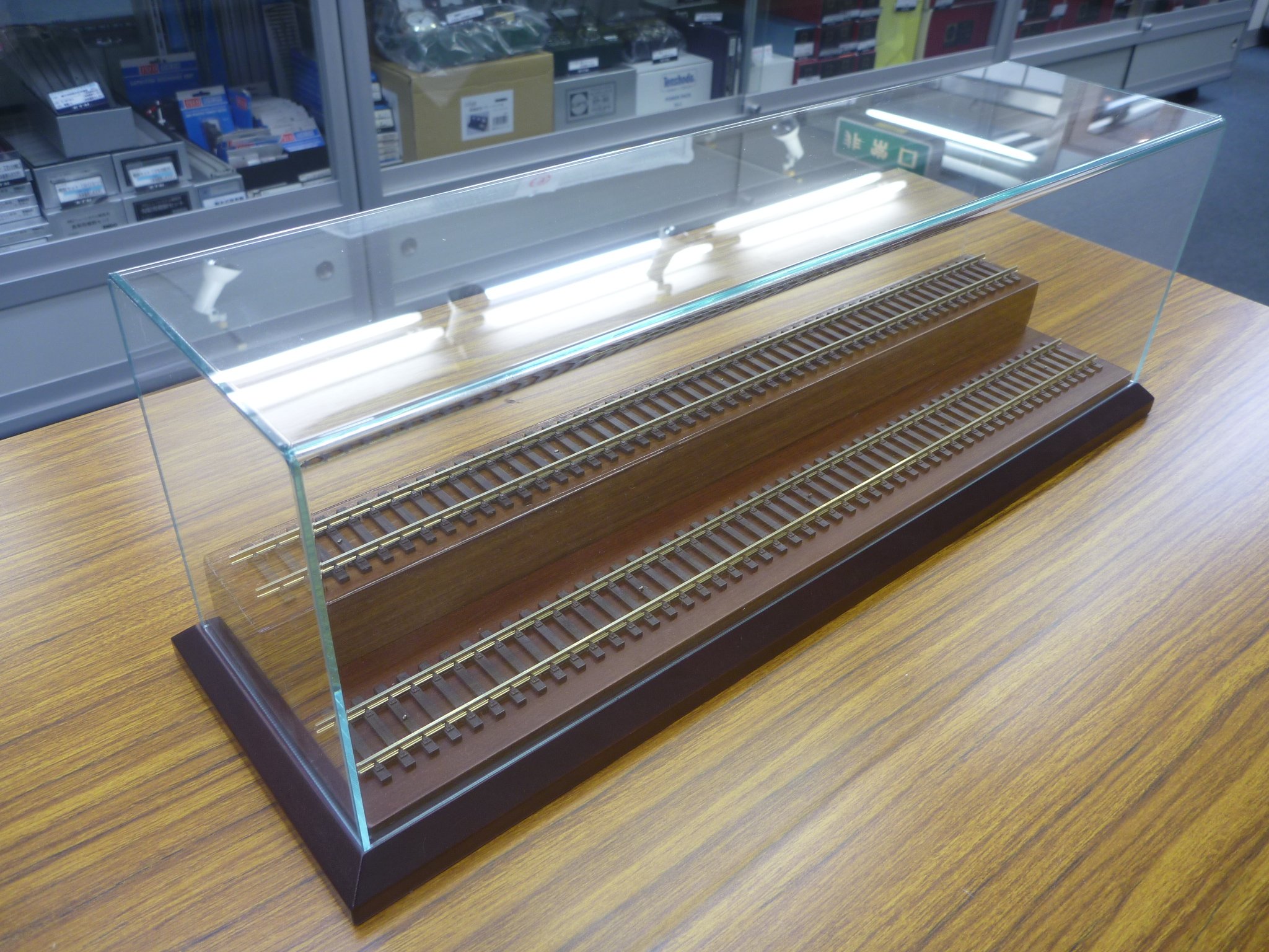ディスプレイ・展示台（什器） | 取扱製品 | クリアケース 透明