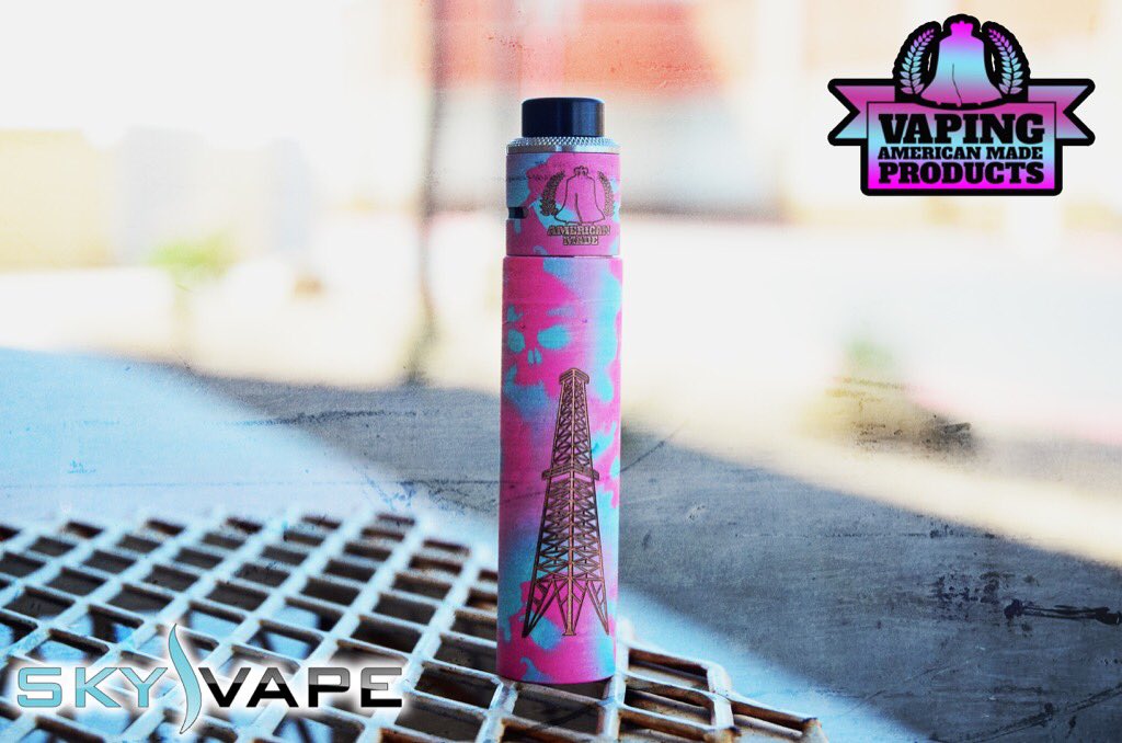 SkyVape_AZ's tweet image. Rig Mod &amp;amp; Roughneck Cotton Candy looking sexy
#skyvape #rigmod #vapeon #vapelife #vapeporn #vape #vapefam #vapelove