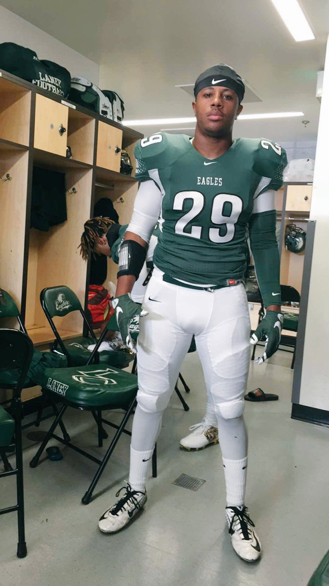 TheRealRaym's tweet photo. Shout out to all my brothers !! We got that W ! I love y'all #CITYWHO? https://t.co/fTEcaCCqjd