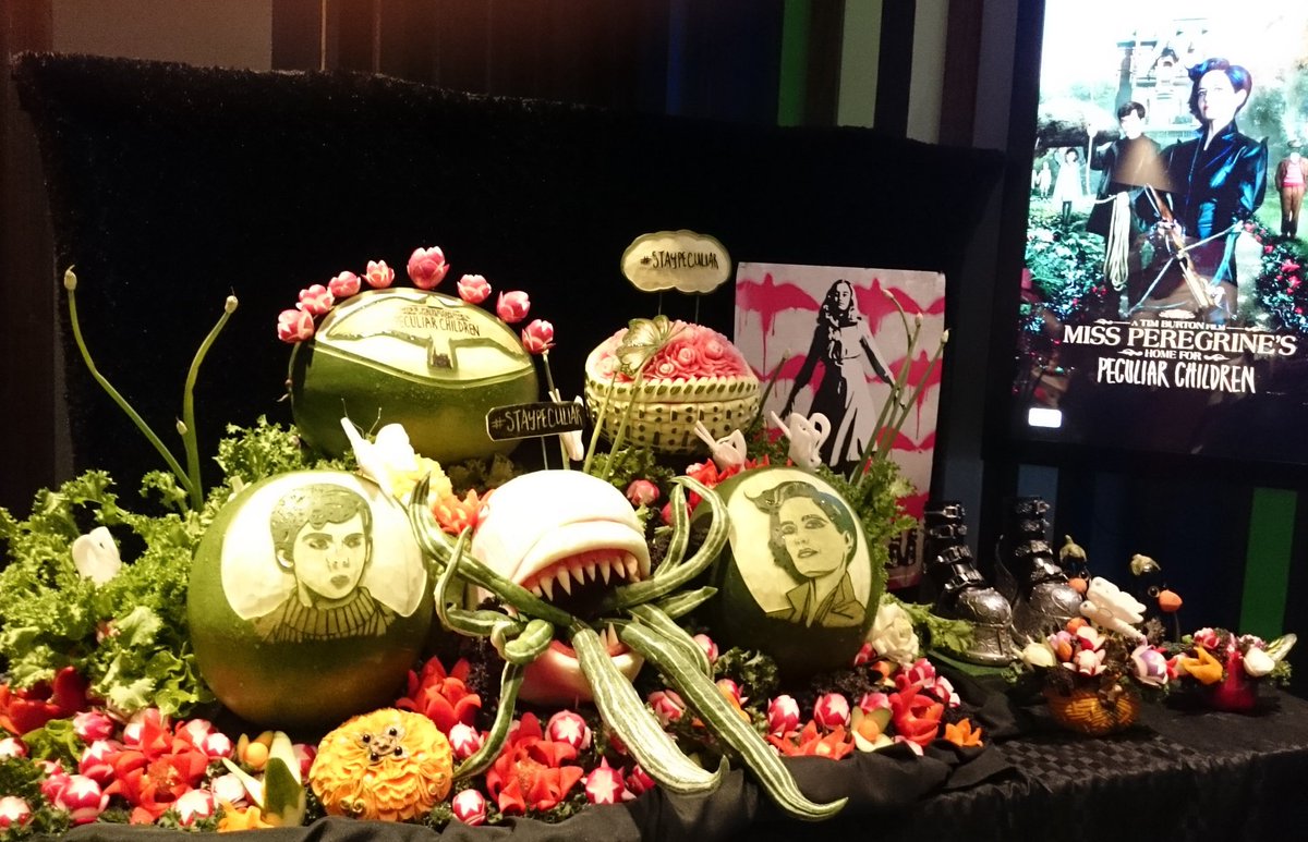 happyindulgence's tweet image. Have not seen a cooler event set up! All of this is carved out of fruit! Happy #LoopDay @ransomriggs #StayPeculiar