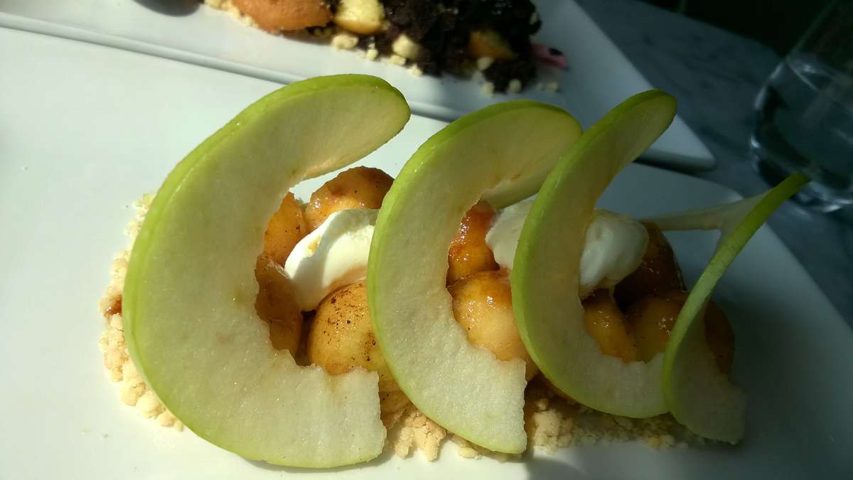 LnSMumbai's tweet photo. Taste the Green Apple Crumble Deconstruct and find out what makes it so special!
Photo credits : @ARichieRichLife https://t.co/imxZ3xqnaM