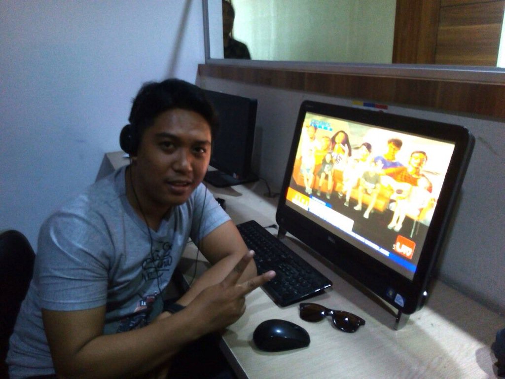 fachmieachmad's tweet photo. @celebesonline @celebestv pemeran ini kisah 3 dara mampir ke extra news, jadi gak sbr pengen nonton film nya https://t.co/DUOwliJC4I