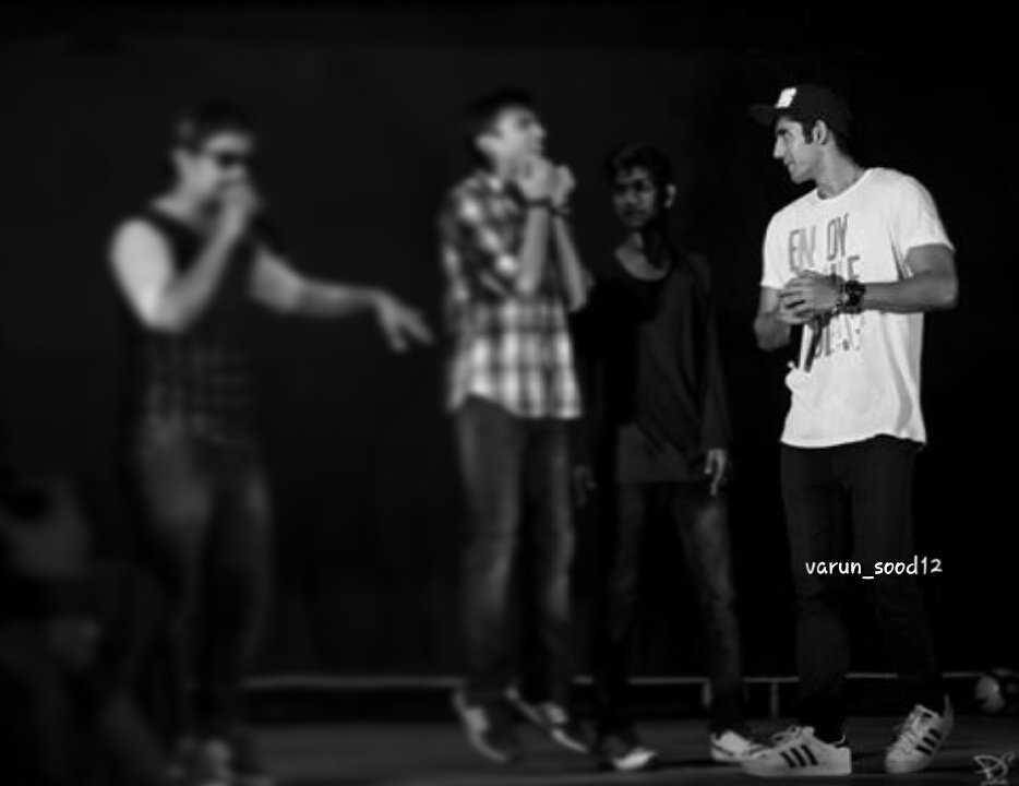 varun_sood12's tweet photo. @VSood12 is setting fire being vj😘😘
#vjlife #freshersparty #mtvcampusdiaries https://t.co/yDpUAivSsM