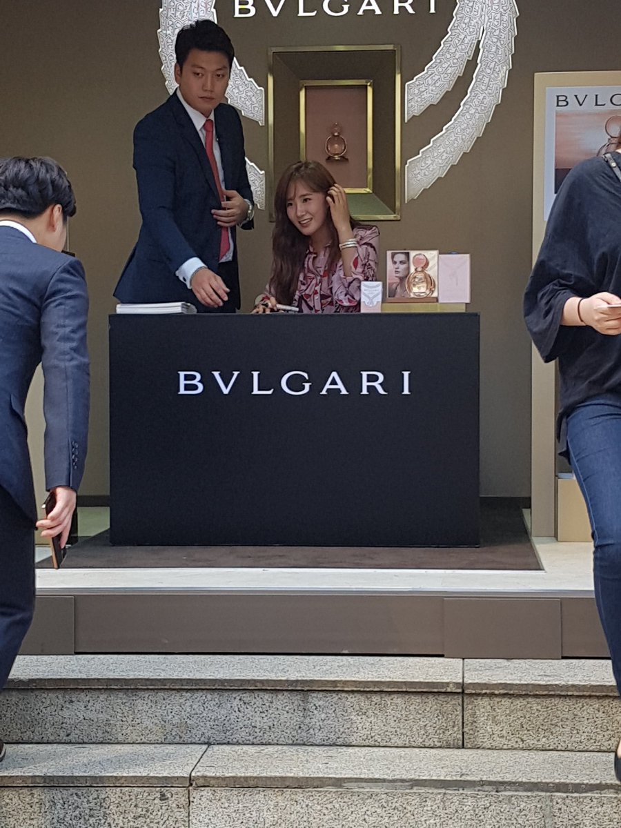 [PIC][03-09-2016]Yuri tham dự buổi fansign cho "BVLGARI Rose Goldea" vào chiều nay CraXScSWAAAIXiP