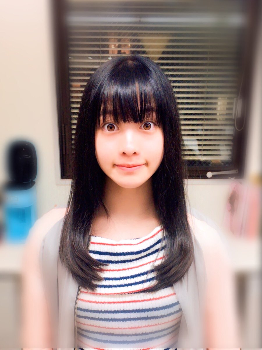 橋本環奈 すっぴんだけど髪色変わったので写真撮りましたー 何か変な顔しててゴメンなさい 笑 それにしても 髪の毛伸びたなぁ 最近は髪乾かしてると 量も増えたなぁって感じ 橋本環奈 つくづくよくわかんない顔だな T Co Fa0nmrvbbb