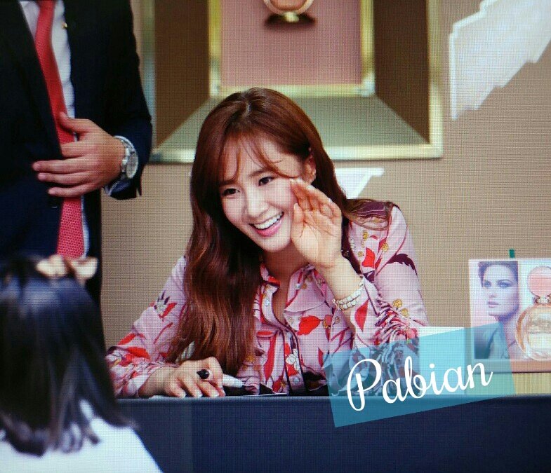 [PIC][03-09-2016]Yuri tham dự buổi fansign cho "BVLGARI Rose Goldea" vào chiều nay - Page 2 CraZD1DUMAAC_S6