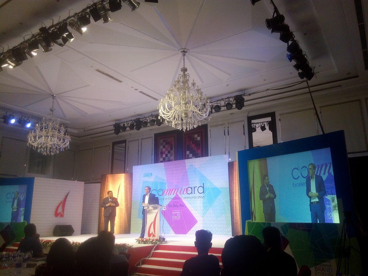 BBFBangladesh's tweet photo. Fredrik Härén is on stage to talk about his "The Idea Book"
#commsummit2016
#commward2016 https://t.co/VplJ9QBpPf