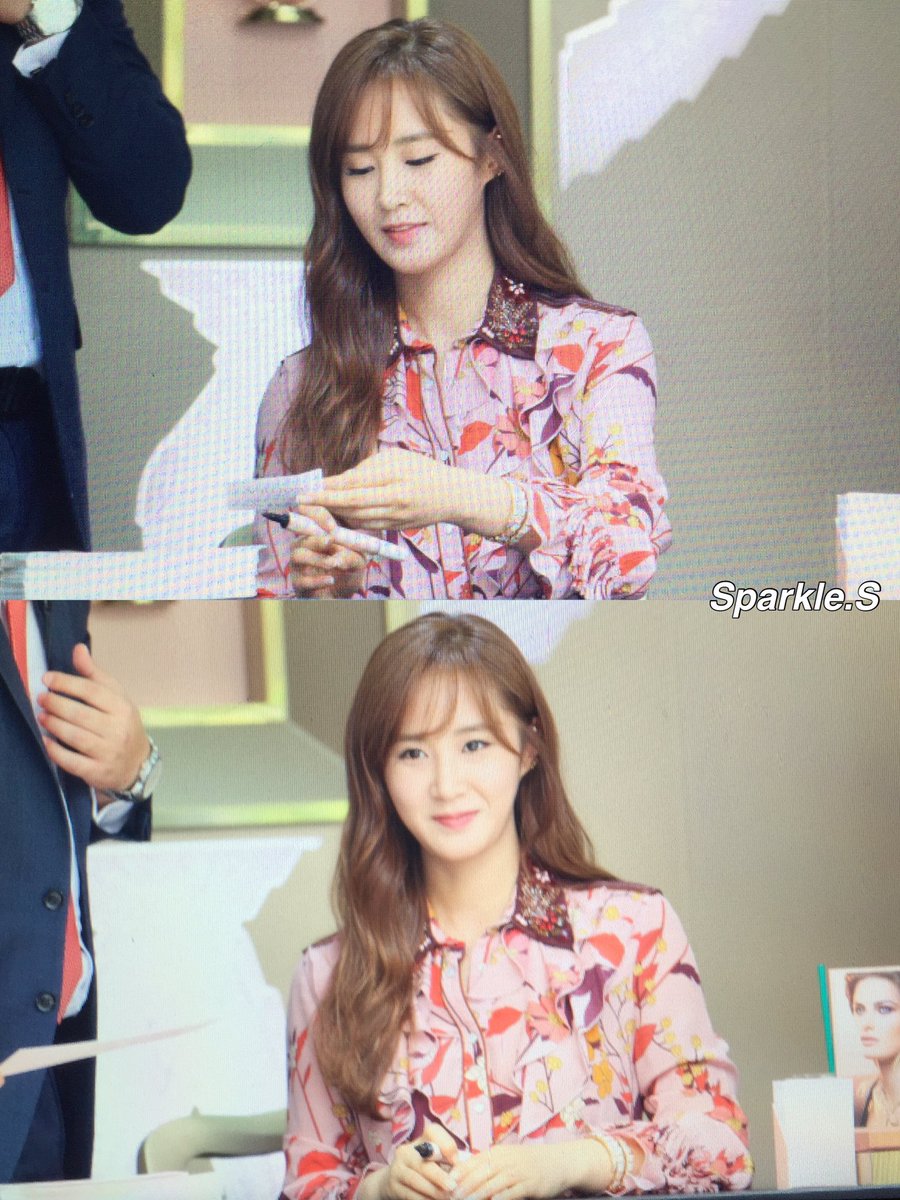 [PIC][03-09-2016]Yuri tham dự buổi fansign cho "BVLGARI Rose Goldea" vào chiều nay - Page 2 CradoEQVUAAZpHc