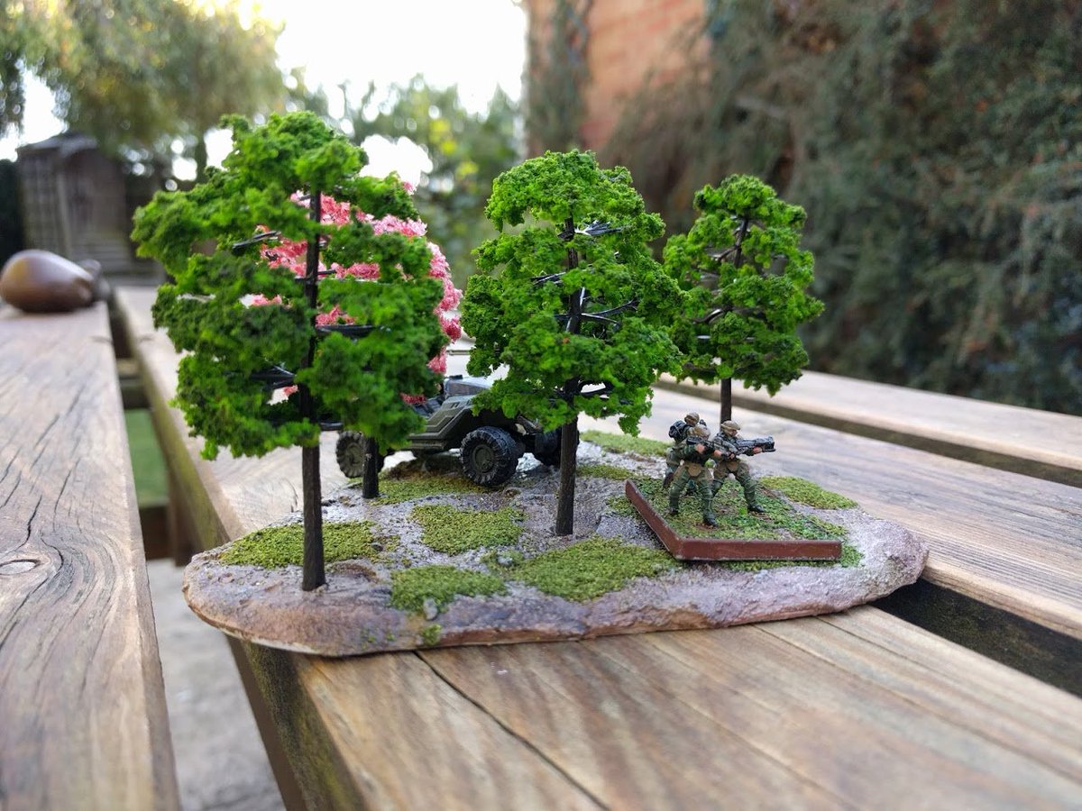 CThiefUK's tweet photo. Mostly finished a little forest terrain piece last night. How to do 15mm leaf scatter though... #HaloGroundCommand https://t.co/aHYBphztjJ