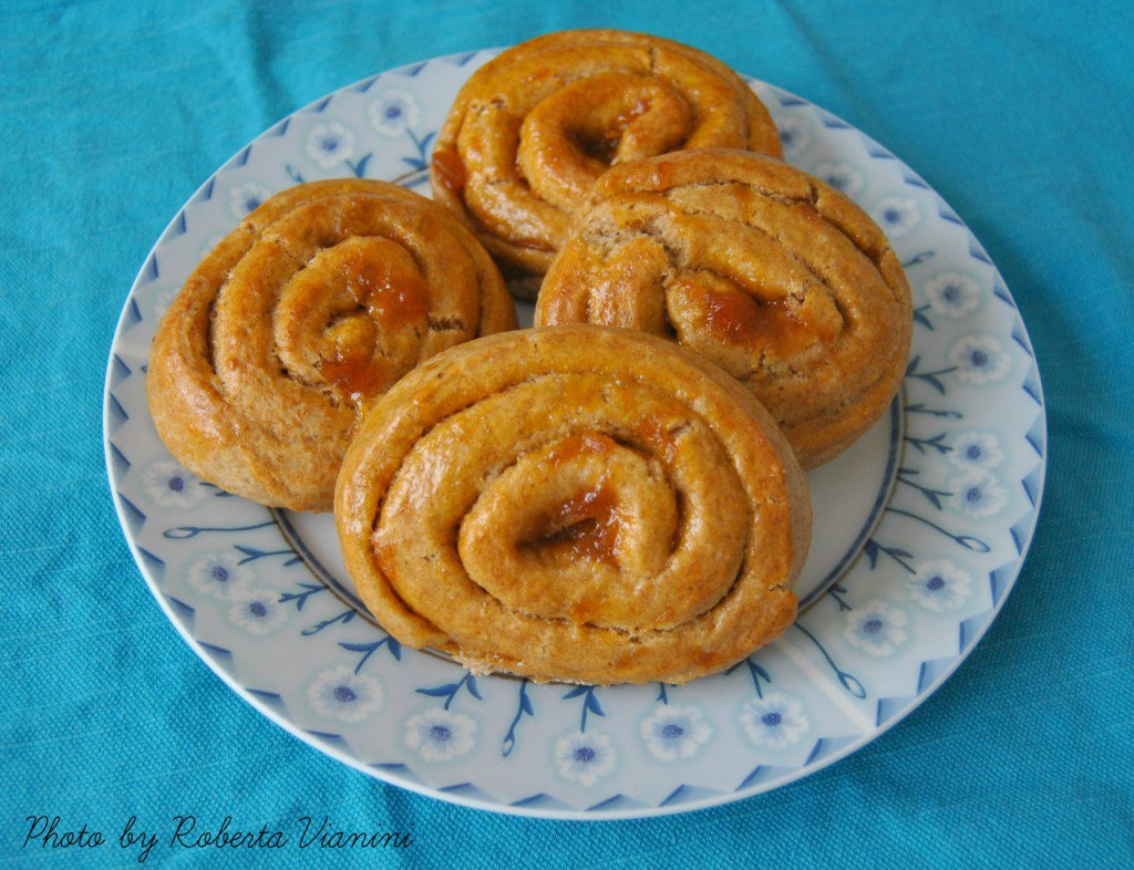 madamaRobe's tweet photo. Girelle integrali con composta di albicocca -Whole pastries with apricot compote https://t.co/PxgyC7meY6 https://t.co/UsAp7kC1qP
