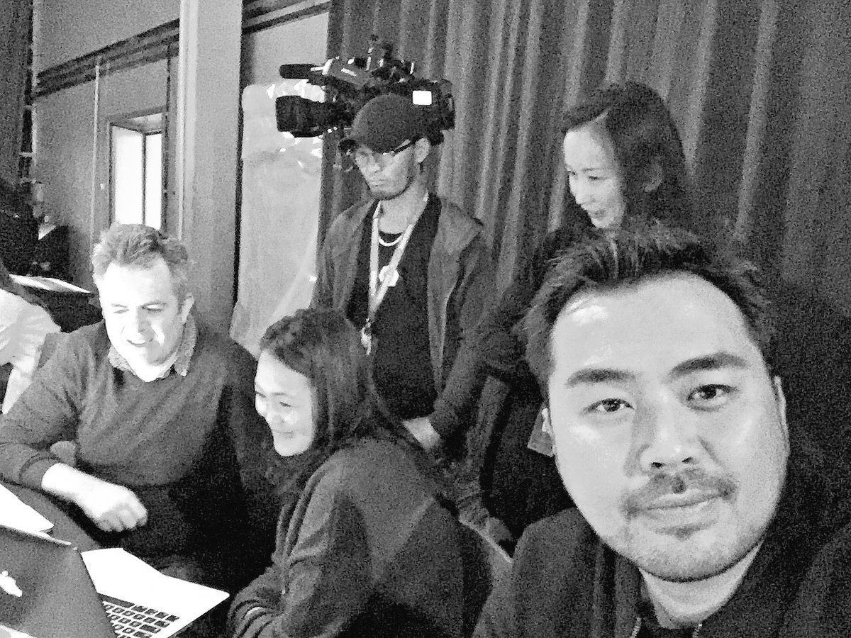 Batka_'s tweet image. Авьяаслаг Монголчуудын эхний дугаараа эцсийн хяналтанд оруулаад л... Өөр юмгүй дээ. #ням19:00 📽