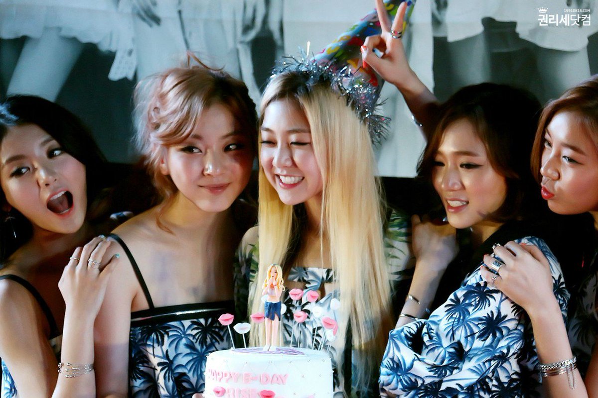 AipeomM's tweet photo. สำหรับเรา เลดี้โค้ดมี5คนเสมอ
#ForeverEunB #ForeverRise #ForeverLadiescode #OT5Forever https://t.co/OREuENw5Ow
