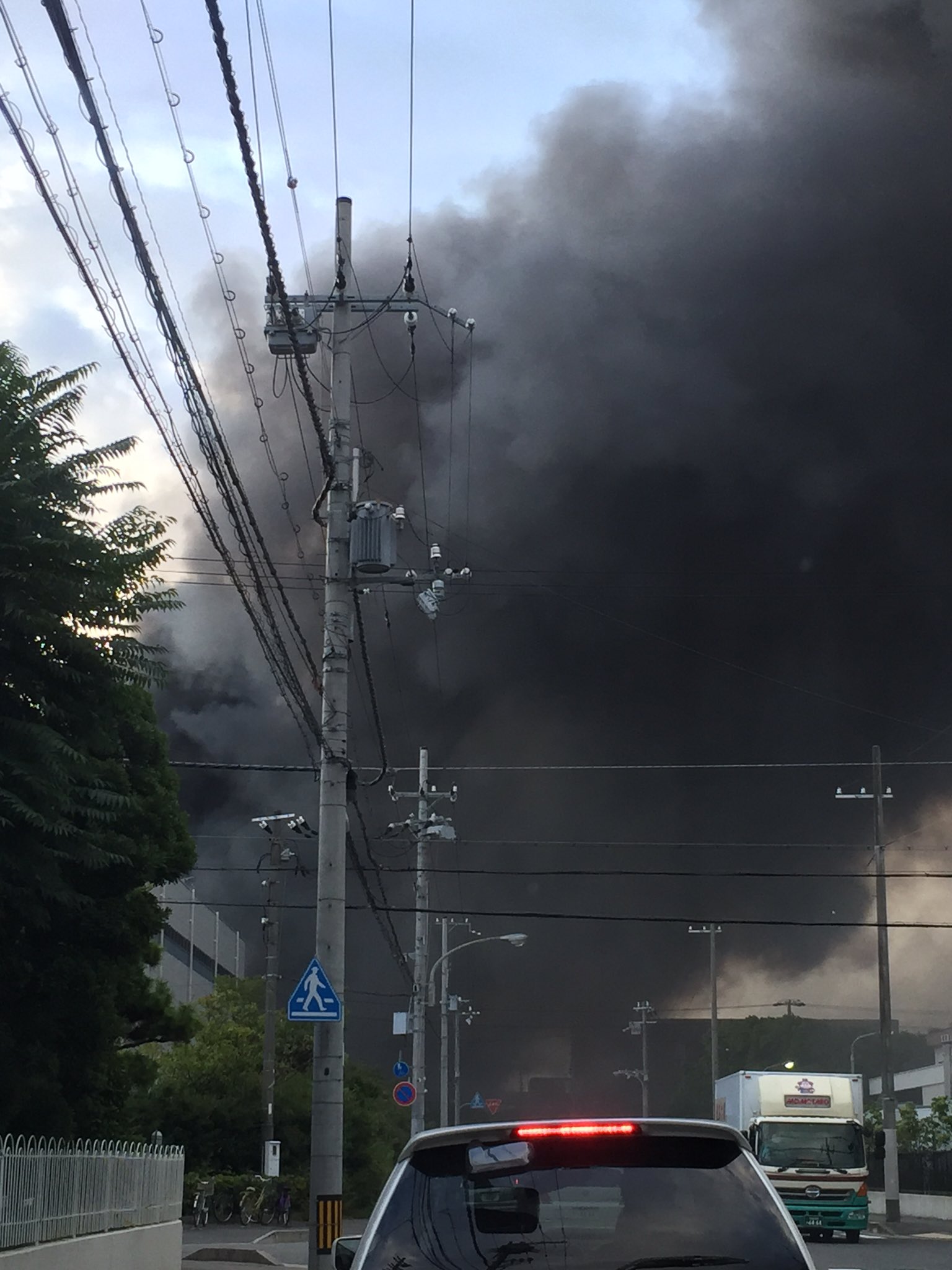 まきまき 兵庫県西宮市鳴尾浜で火事 黒煙がすごい 火事