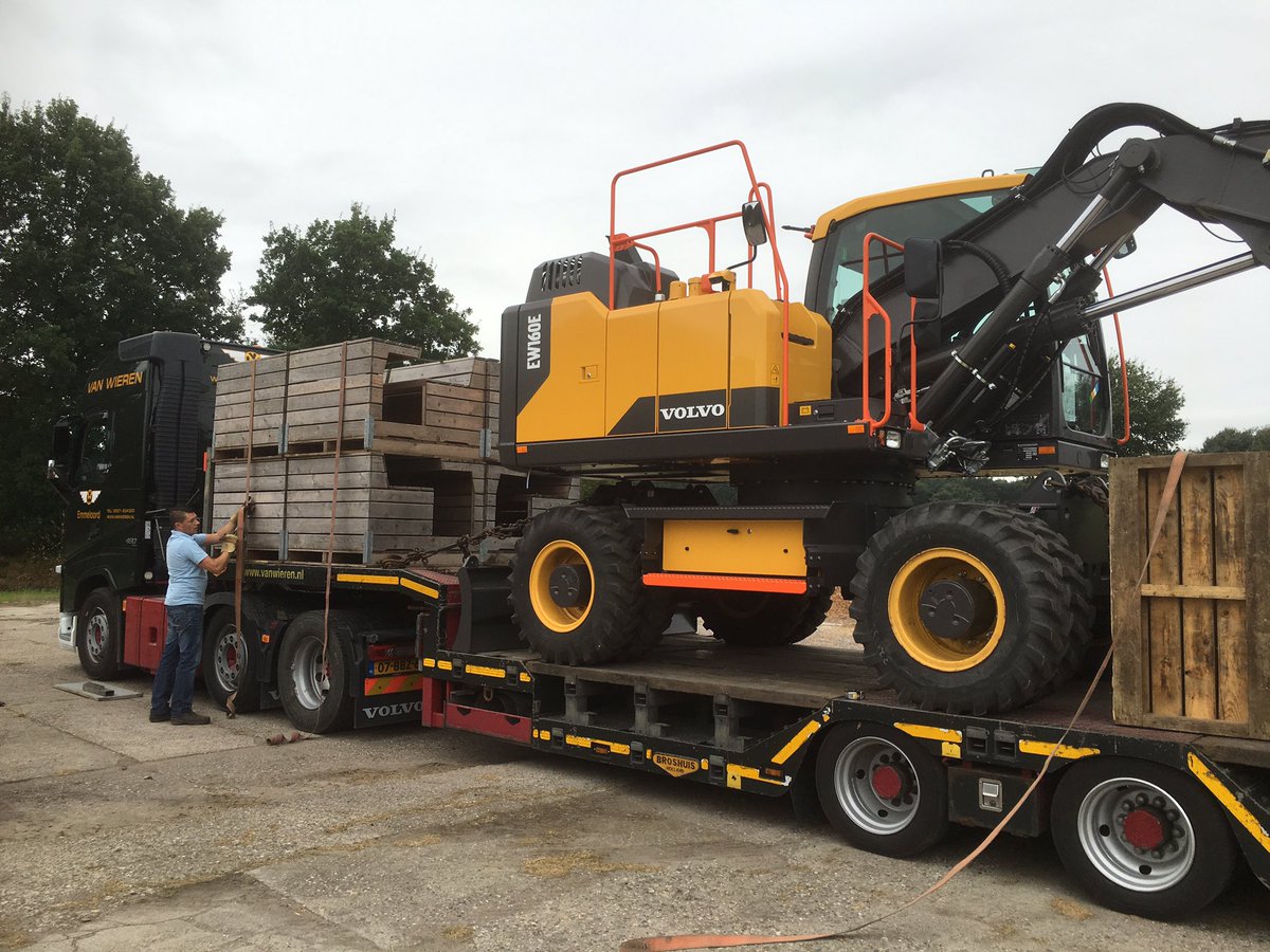 convoi exceptionnel! Even iets anders dan normaal 😂 #soullmate onderweg naar <a href="/StEP_Pieper/">Pieperfestival</a> #Emmeloord