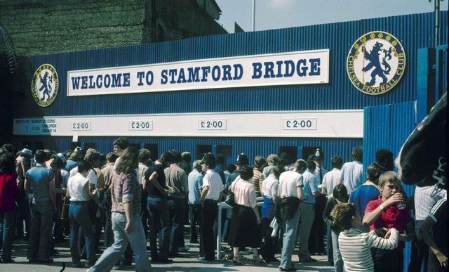 Fans queue to get into Stamford Bridge in 1980. Just imagine paying those ticket prices these days #Chelsea #CFC