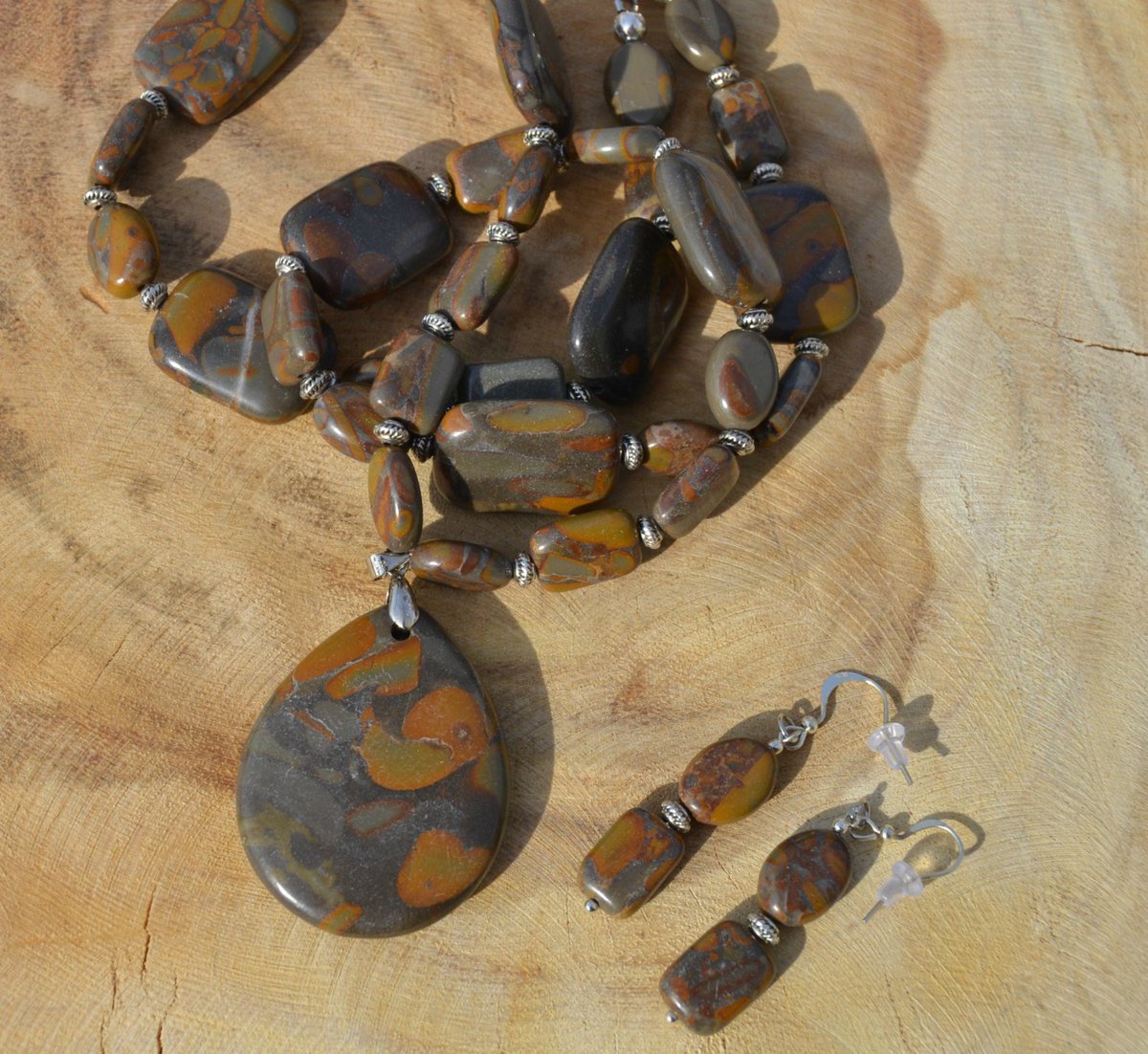 DebWiseCreation's tweet photo. Bamboo Jasper Necklace and Earring Set https://t.co/7KjzxE1oQH #Etsyfru #FruHeartAttack https://t.co/siIDXzoDUw