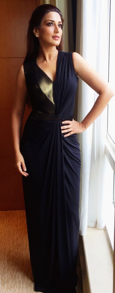 MangoCloset's tweet photo. @SonaliBendre looks like a queen of elegance in this #blackgown.You can also get the look at https://t.co/aBwPot3BXk https://t.co/2ZHpYwgZWu