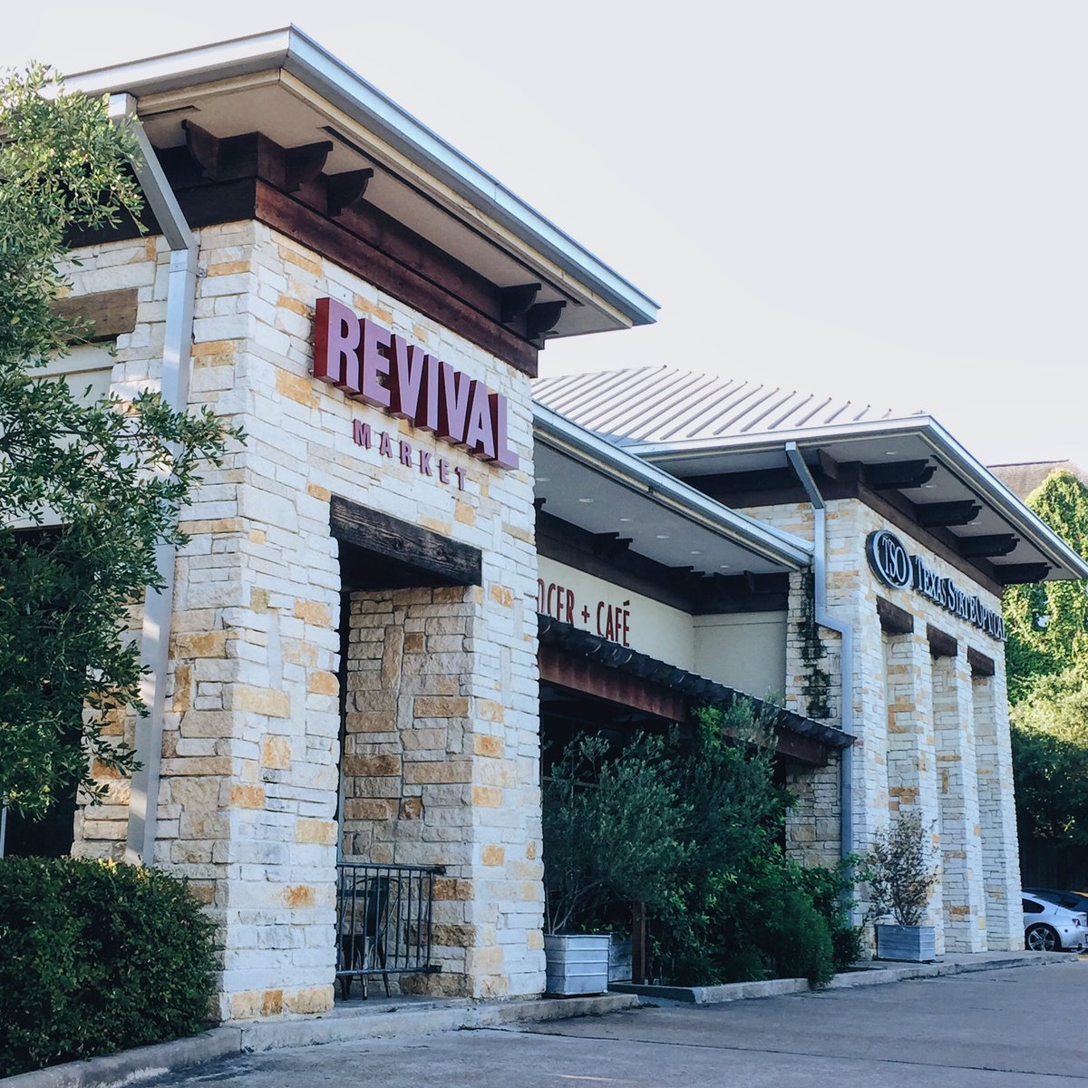 Inside:
👉🏼Freshly-made kolaches
👉🏼All day brkfst
👉🏼Killer coffee drinks
👉🏼Labor day grilling provisions
#HouHeights