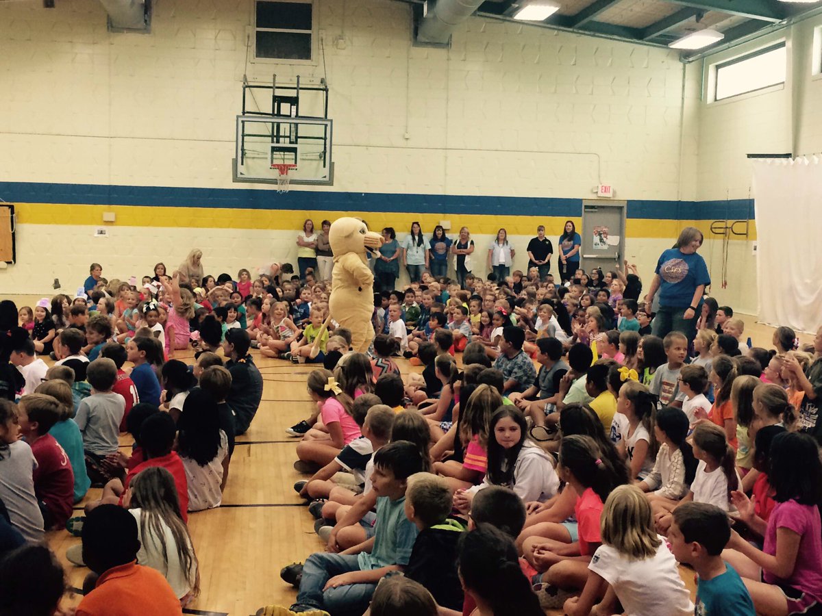 cses_manchester's tweet photo. CSES Cougar sharing the importance of great attendance with students.. https://t.co/rQDG3elbBX