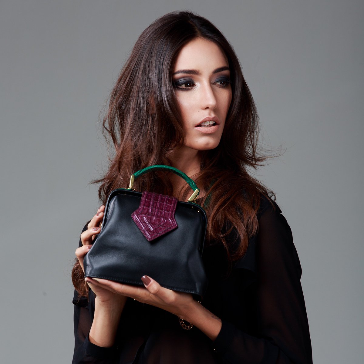 KALAMARIE_BAGS's tweet photo. When you know your handbag speaks style for you. #reinventingcroc #elevatingyourstyle https://t.co/lgklo7NMZC