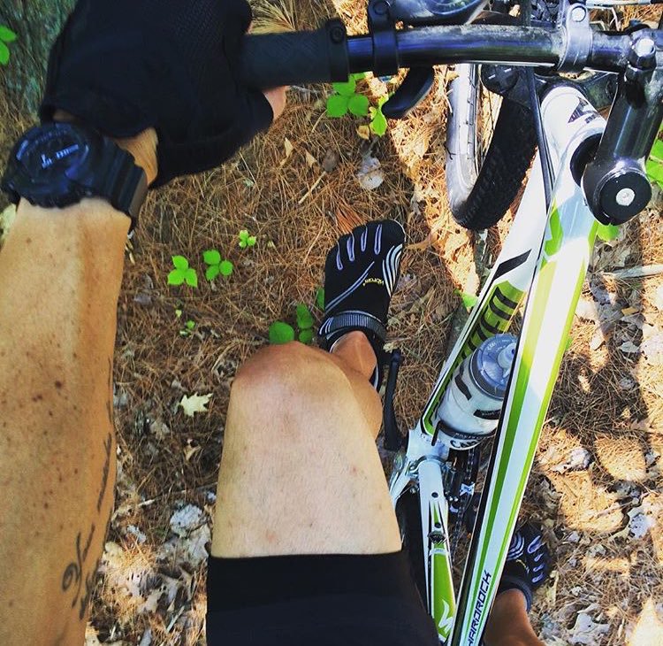 vi_brum1's tweet photo. The versatility of Vibram FiveFingers! https://t.co/UeLV0hqGmk https://t.co/lRq4xFY2o4