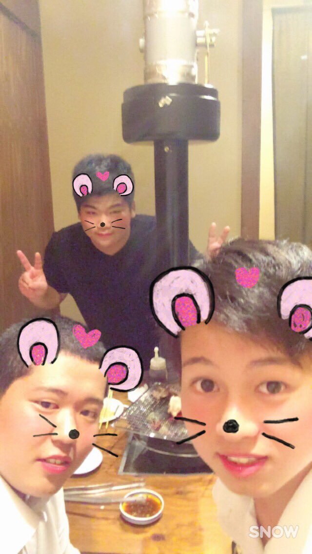 kjtldhf's tweet photo. よっしーともっとんと焼肉！
もっとんきちゃな。😫 https://t.co/fjRLFDnruE