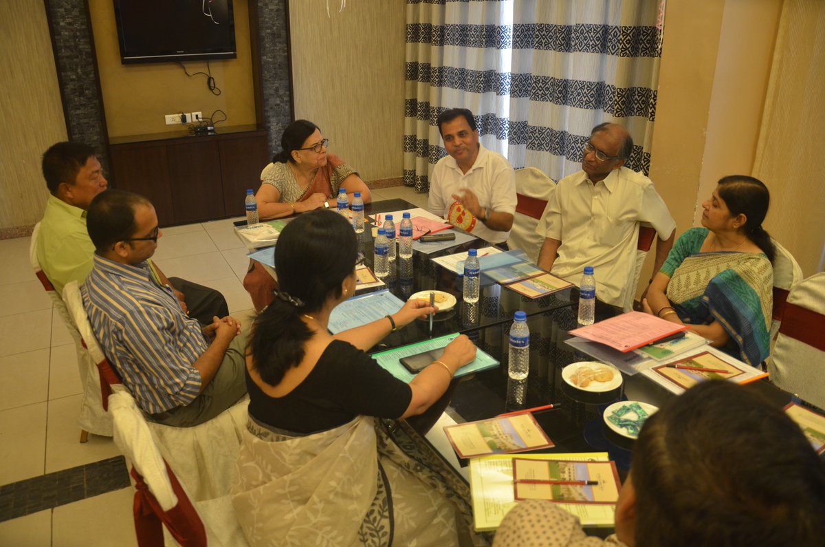 HematologyO's tweet photo. Eastern Hematology Group, Executive Committee decides on multicentre studies on blood diseases &amp; prog for students https://t.co/QA6L6JMBj1