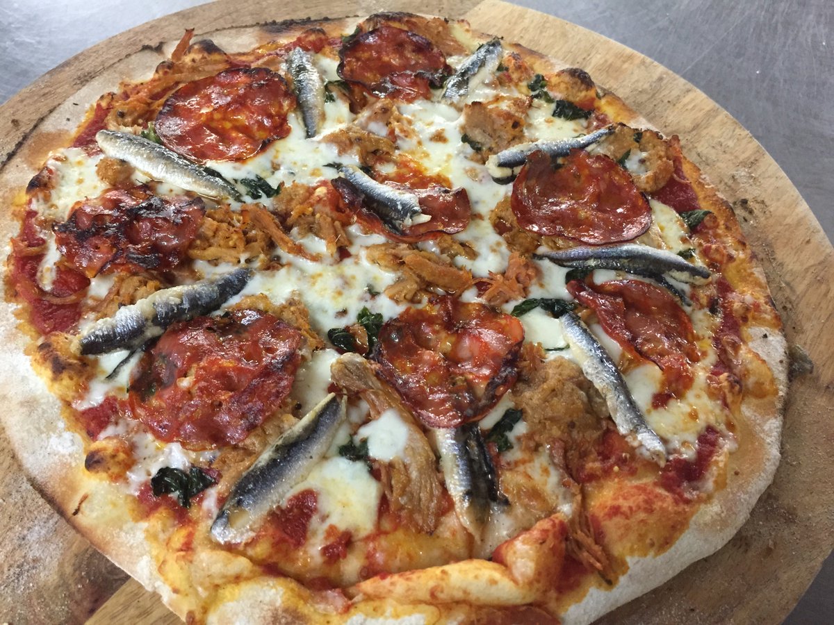 Sunday 4th 6-8pm <a href="/muddyjohnsonduo/">Muddy Johnson</a> playing here, along with Matt cooking his wood fired pizzas <a href="/_Matt_Weedon/">Matt Weedon</a>