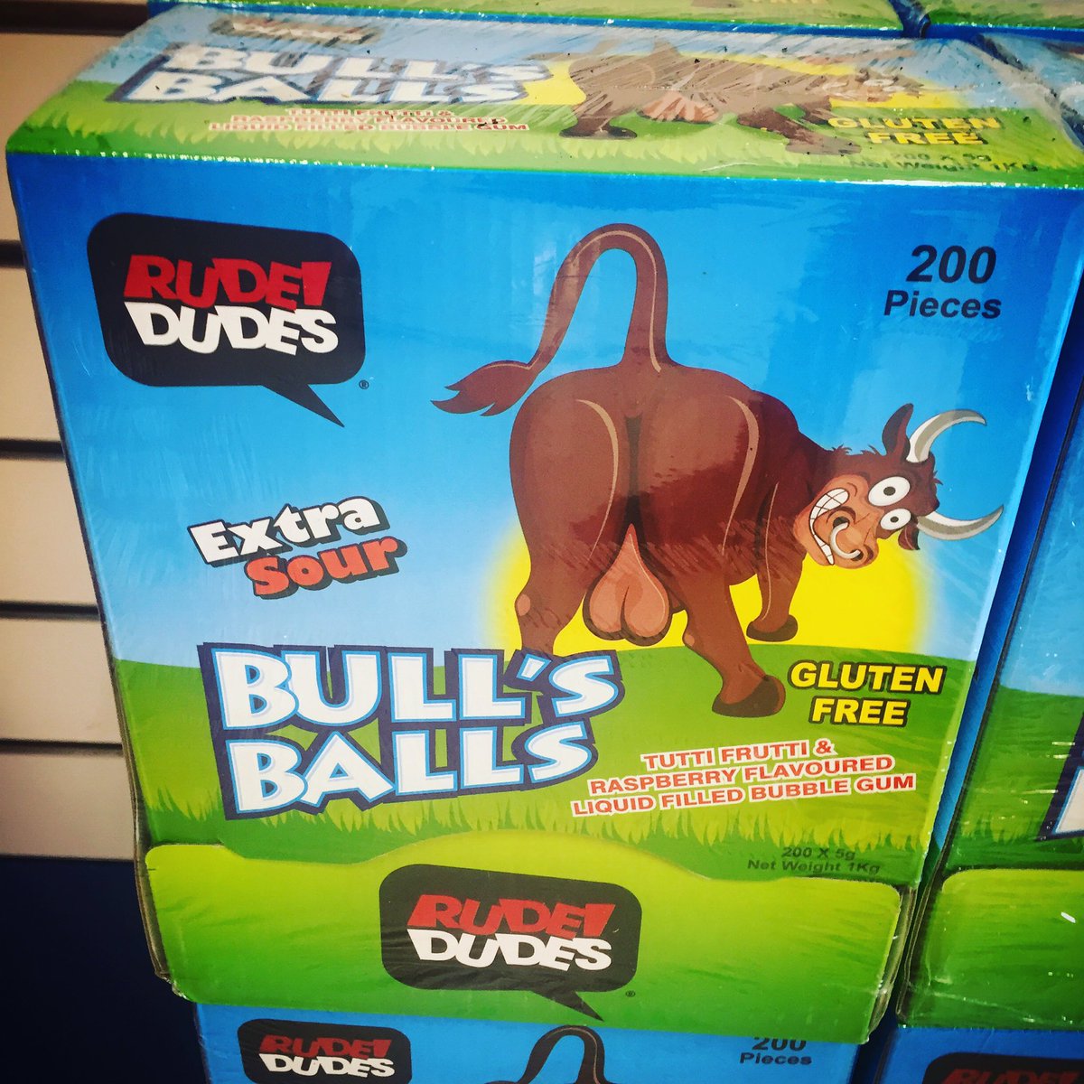 MisterBirdZ's tweet photo. Took the nephew & niece to get a sugar fix today @ the eastside shops in Katherine. Saw this & lost it 😂 #ExtraSour https://t.co/epbMilj6Rv