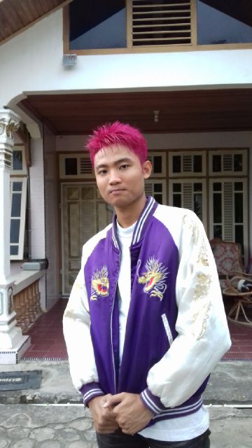 Pengen rambut kek ini an? Gaya japanese an,colouring low badget hasil seperti salon2 profesional,haha hub kito lur