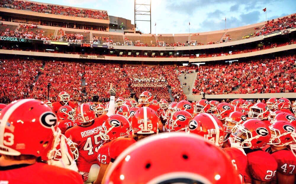 gxrrettgsn's tweet photo. After waiting for the past 244 days, the time has finally arrived! Get up, #DawgNation. ITS GAMEDAY!!! https://t.co/1LR1NvqEyj
