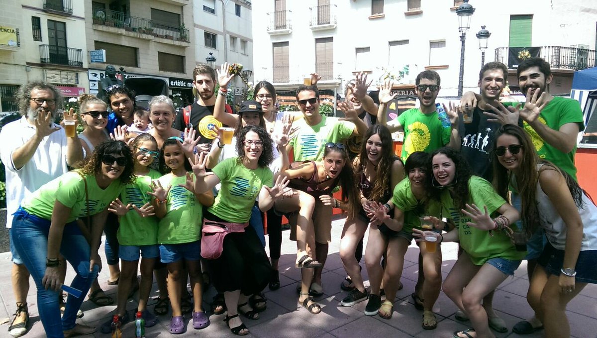 Ball_Bastons's tweet photo. Celebrant els 50 anys de l'@LEmbarcada per molts anys!! A no! Que són 10, fantàstics 10 #yogurines #pubertat https://t.co/7qbSLxGCC9