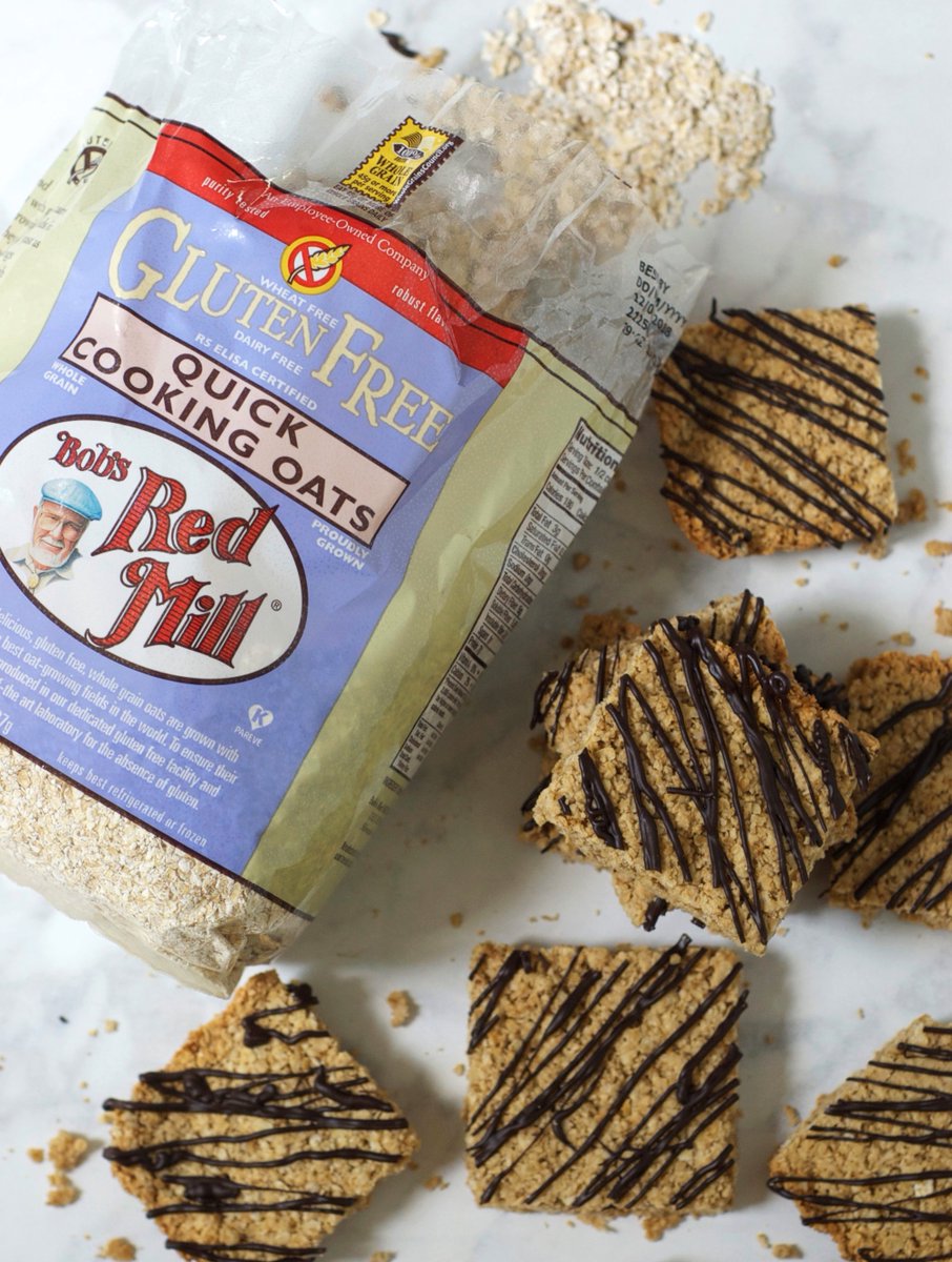 Loving these GF quick cooking oats from <a href="/BobsRedMill/">Bob's Red Mill</a>! Perfect in granola bars! bit.ly/2bWLird #BMROats