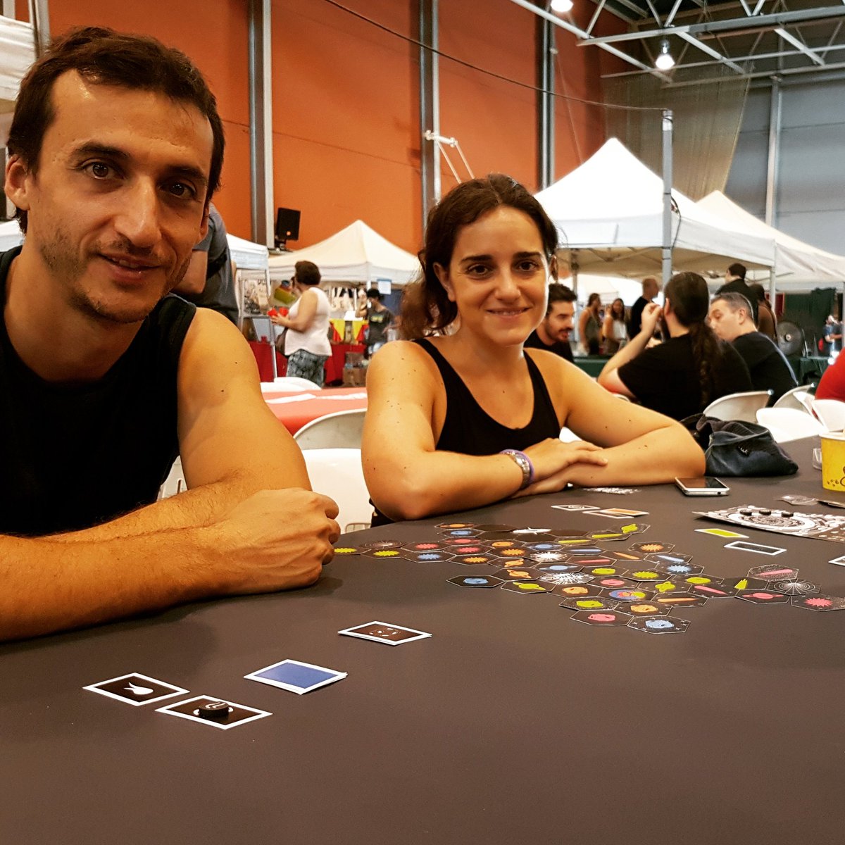 bigbang13_7's tweet photo. Partida reñida al @FanConBCN #BigBang #Boardgame #Juegodemesa #fancon #fancon2016 https://t.co/L6bFEmqp3K