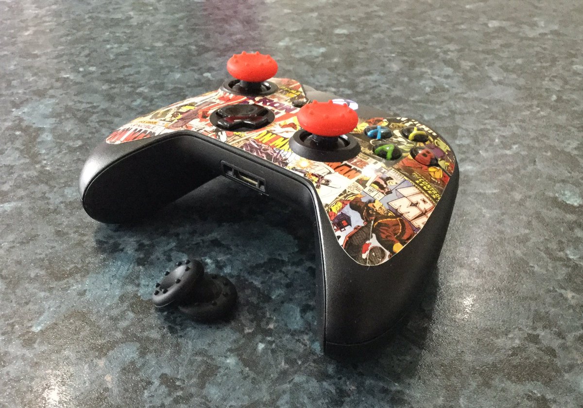 eSports_Ronin's tweet photo. Thank you @3ofAKind_Co for sending us these free grips, looking awesome with the marvel controller!
Code - RONIN https://t.co/YGflllsIdI