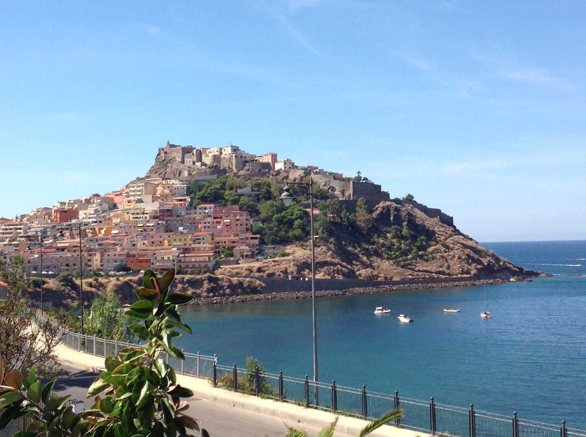 Stasera a Castelsardo (Sassari) con Mario Andreose per il festival <a href="/unisolainrete/">Un'isola in rete</a> #PapeSatanAleppe