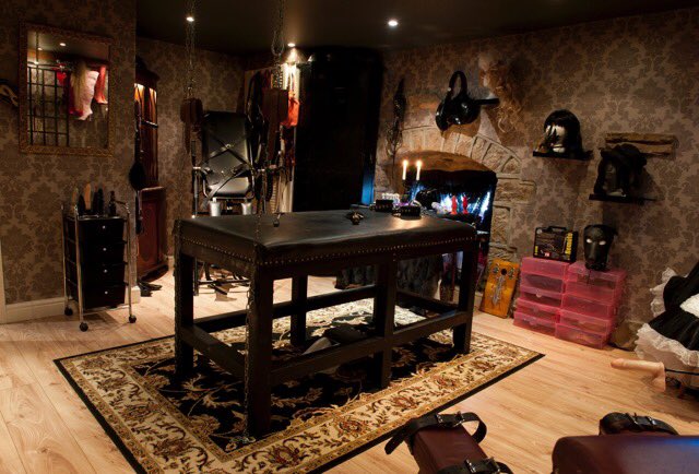 Pro Dommes ! Give your subs a treat and hire @aleedsstudio for a memorable BDSM session ! https://t.<a class="tags" target="_blank" title="On Twitter" href="/?out=eyJ0eXAiOiJKV1QiLCJhbGciOiJIUzUxMiJ9.eyJpYXQiOjE3MjM1MjY4MTksImlzcyI6InR3cG9ybnN0YXJzLmNvbSIsIm5iZiI6MTcyMzUyNjgxOSwiZXhwIjoxNzU1MDYyODE5LCJyZWRpcmVjdF91cmwiOiJodHRwczovL3R3aXR0ZXIuY29tL2FsZWVkc3N0dWRpbyJ9.y6txUasGgChCcCz3hylw0_zB0B8iNfWkxqiQNyznq0lgijs70IajPphg2v2FTjYAb16grYUxA_MGsIgZO5eXbA">@aleedsstudio</a><a href="/tag/chamberhire"class="tags"><span>#chamberhire</span></a>