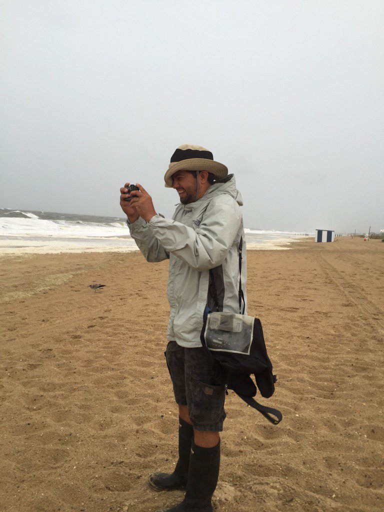 MollyMurraytnj's tweet image. News Journal photographer Jason Minto in Rehoboth Beach #destorm