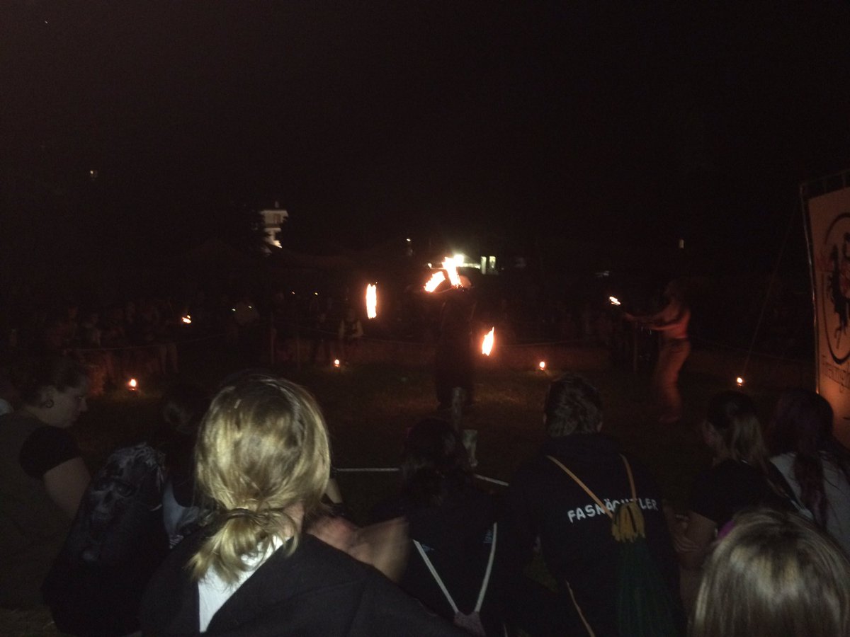 Interlaken16's tweet photo. Hier noch was von der #Feuershow, in der #Mittelalterarena im #Festdorf #Inti125 #Inti16 https://t.co/NTOAcvd82u