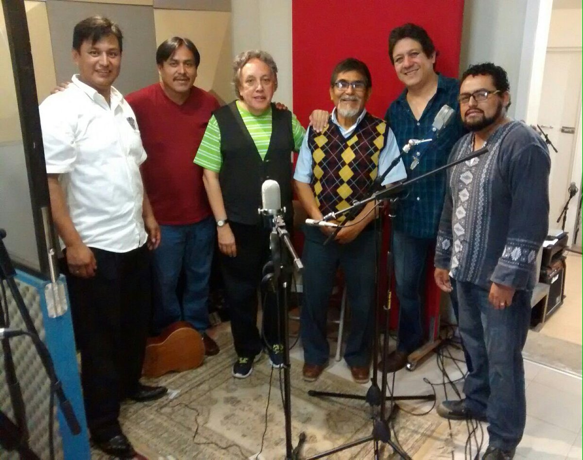 azulestudios's tweet photo. Todos los involucrados en la producción del nuevo disco del grupo de son huasteco #Tlayoltiyane https://t.co/Wlf4yvML9L