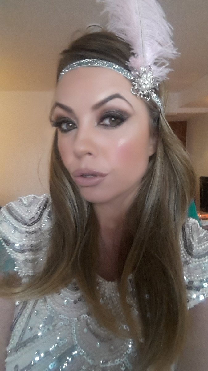 makeupartistKM's tweet photo. Thanks @UrbanDecay for amazing #moonstone #shadows love! @arbonne #base&amp;lippy @HairUWearINC for my hair @KaineKyle https://t.co/hV3JLJp1aC