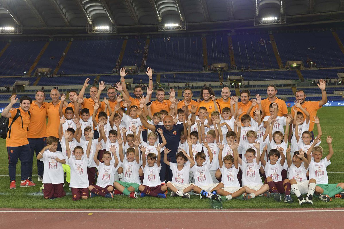 OfficialASRoma's tweet photo. 📷Le foto di #RomaSanLorenzo, che chiude la #FestadellaFamiglia 
https://t.co/HpJ7kEXa5u
Dona https://t.co/ApI4ricgXd https://t.co/FESplIoxfw