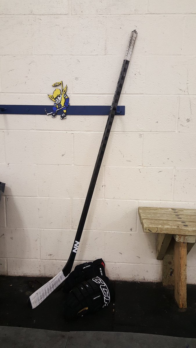 jeremy_buenneke's tweet photo. Can't wait till I see a whole rack of these new twigs #NoNameHC #makeaname @nonamehockeyco https://t.co/fps3Y6nBML
