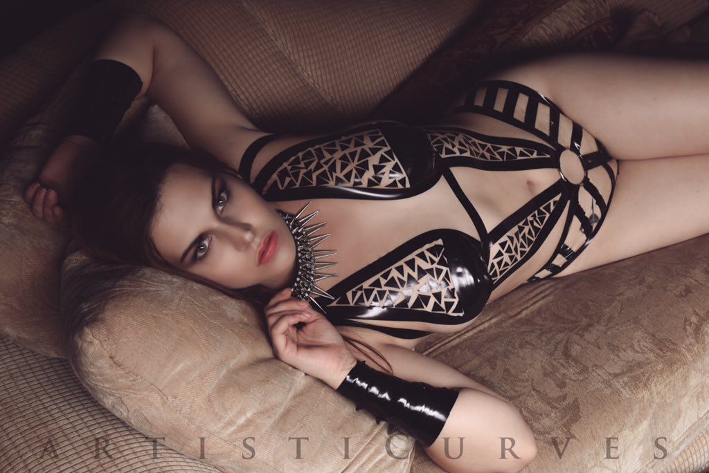 KLeeBoleyn's tweet photo. Photography &amp; Design: Artisticurves @artisticurves #blacktape #model #feelingsexy https://t.co/QUA738bWzR