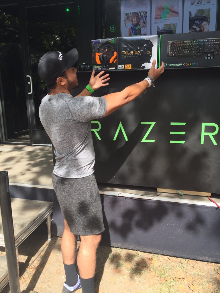 CodeMidas's tweet photo. #razortour I need this now!!! #feelinglucky https://t.co/rS31R4X7j4