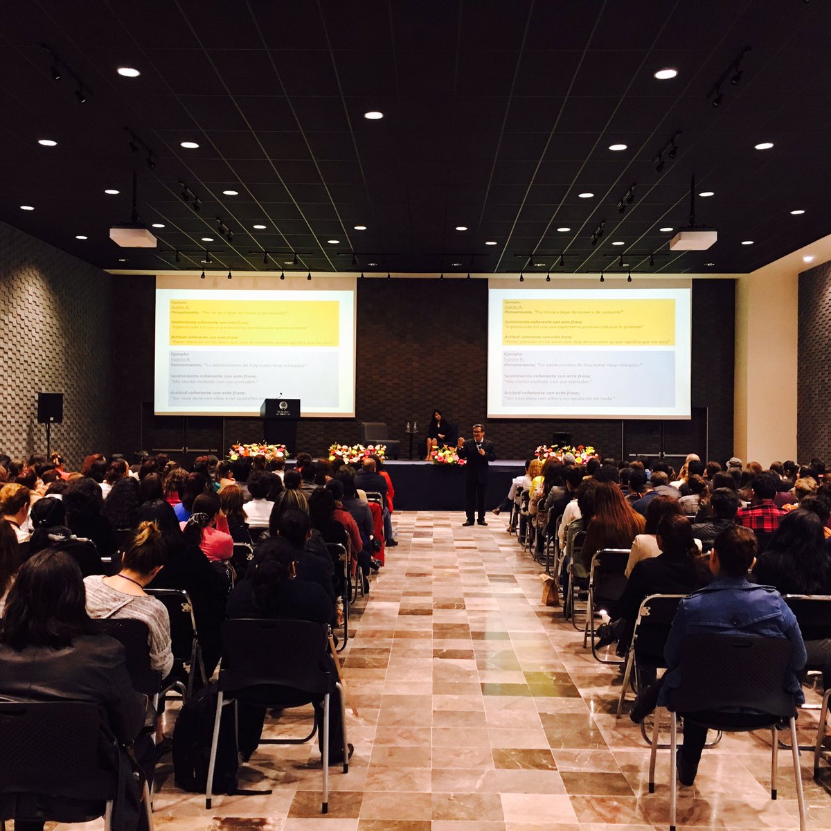 TECcampusHGO's tweet photo. Conferencia de cierre "Y...¿qué estoy haciendo yo?" Por la Dra. Rosalba Reyes y el Psic. José Luis Meléndez #EIA2.0 https://t.co/dsxld49dME