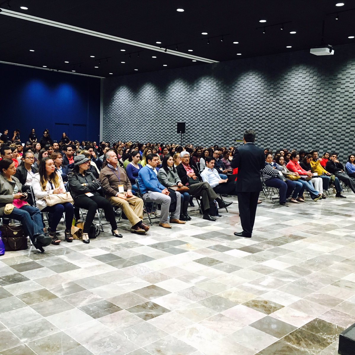 TECcampusHGO's tweet photo. Conferencia de cierre "Y...¿qué estoy haciendo yo?" Por la Dra. Rosalba Reyes y el Psic. José Luis Meléndez #EIA2.0 https://t.co/dsxld49dME