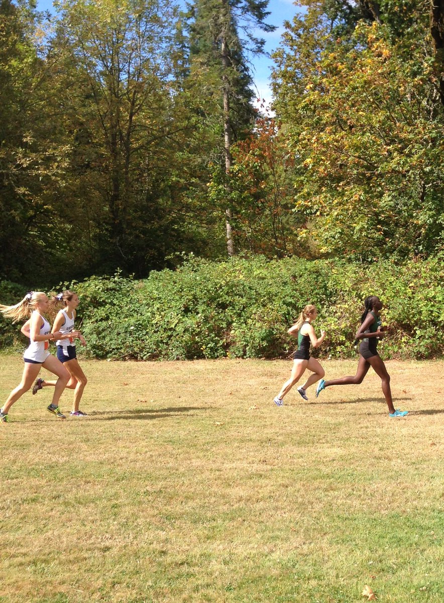 psuviksWTN's tweet photo. @ViksXC_TF @alanachaplin5 & Nyalual Beng working together. #teamwork #goviks #WeArePortlandState https://t.co/wE6PTOpbG8