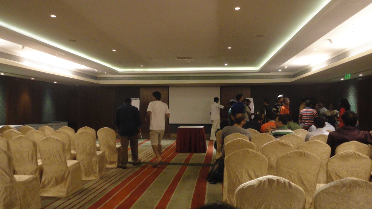123survesh's tweet photo. Back poses that only a backbencher could see!! #minm2016 #backpose #benchwarmersrule https://t.co/uJxqNd0GNV